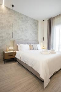 Deluxe Apartment in Kallithea with Balcony & Wifi