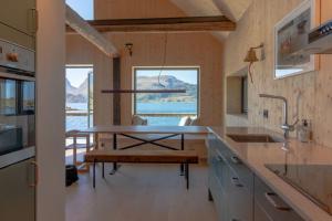 Minkfarmen, Spacious seaside cabin with scenic view