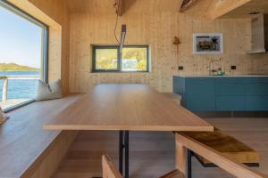 Minkfarmen, Spacious seaside cabin with scenic view