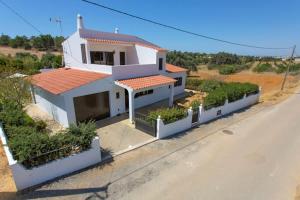 Casa Silver, Gale - Sleeps 9 close to amenities and beach!