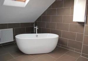 Ivy House - Seafront house with garden seating and stunning sea views! - Ocholo Villas