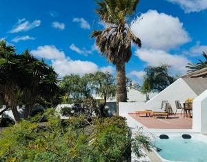 Canaryislandshost l Las Palmeras