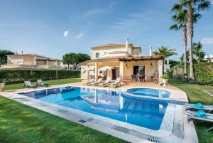 Villa Palm Golfe, fantastic house on Vila Sol course, kids pool, aircon