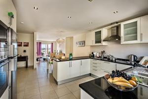 Casa Dos Pais - Fabulous 2 bedroom house with private pool and great views