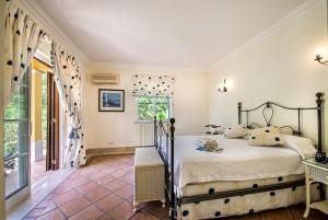 Villa Plaza - beautiful spacious house off roundabout 6 Quinta Do Lago