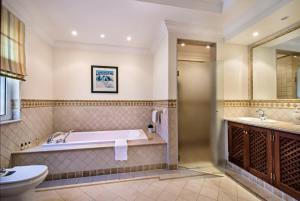 Villa Plaza - beautiful spacious house off roundabout 6 Quinta Do Lago