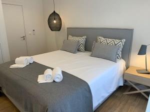 Villa Hibiscus, great location in Vilamoura, lush green lawns and garden