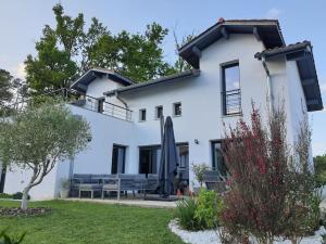 Villas MAISON CONTEMPORAINE a 5KM DE BIARRITZ AVEC JACUZZI : photos des chambres