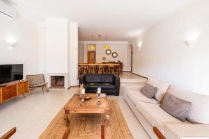 Villa Gale Grande - bright airy property with a private pool