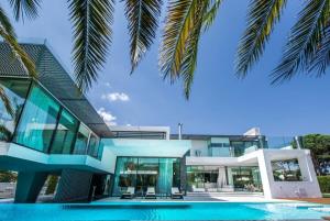 Villa Orla Deluxe Luxury Villa with geo-thermal swimming pool