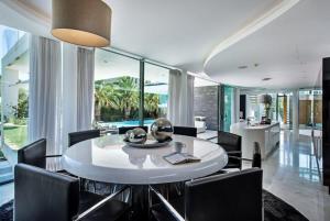 Villa Orla Deluxe Luxury Villa with geo-thermal swimming pool