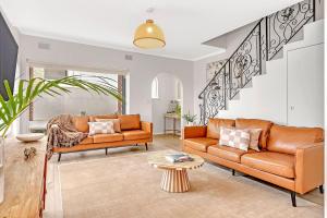 'Riverside Refuge' A Contemporary Gem near the Beach