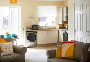 Beach Rest - Sleeps 5 great central location