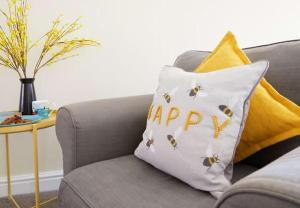 Beach Rest - Sleeps 5 great central location