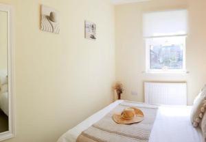 Beach Rest - Sleeps 5 great central location