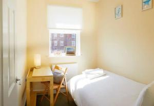 Beach Rest - Sleeps 5 great central location