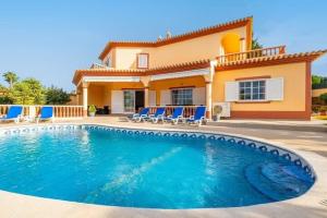 Casa Bella Vista - Fantastic spacious villa with beautiful views views of the Algarvian mountains, Monchique - Ubytování bez kategorie ve městě Estômbar