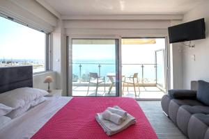 Breathtaking seaview studio in Athenian Riviera
