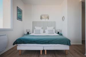 Double Room with Terrace and Front Sea View   room in Hôtel de La Plage