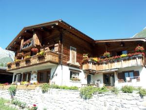 Appartements Le Foueustarle : Appartement avec Vue sur la Montagne