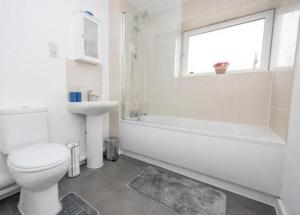 1 Bed Flat - Sleeps 2 - Parking - Wifi