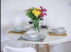 1 Bed Flat - Sleeps 2 - Parking - Wifi