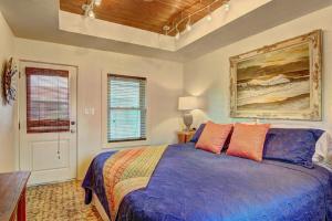 Lorna Beach Cottage at Spanish Village