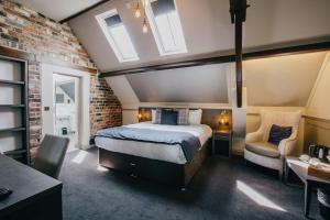 Executive Double Room room in The Duke of Edinburgh Hotel & Bar