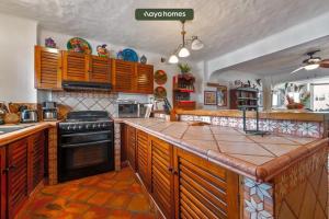 Ocean view 2Br Condo-Balcony-Beach-Pool