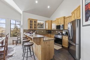 TOWN POINTE B205 condo