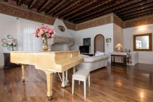 Villa Schlosser Lake Front & Private Pool