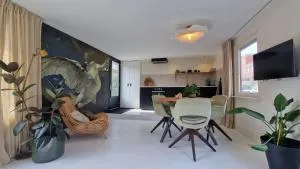 Woonboot Zus Zwaan - Zuidschermer