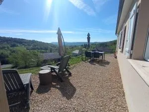 La Mirabelle 85m2 comfort et très jolie vue - Louignac