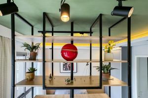 Studio novíssimo, completo e muito bem localizado