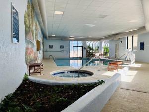 *Awesome View & Updated*QUIET Cabana Section*Pools