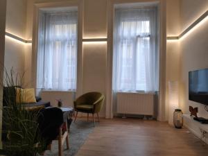 LUXURY NEW-3BDR 3BTH SAUNA!CITY CENTER