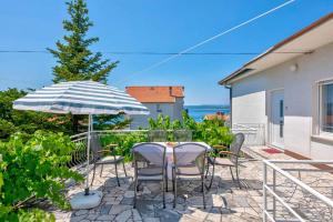 Apartments in Crikvenica 41682 