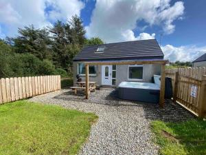 Forest View Cottage - Private Hot Tub