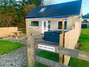 Forest View Cottage - Private Hot Tub