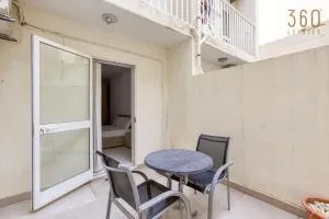 Cosy 1BR home with back terrace in Gzira by 360 Estates - 埃尔哥茨拉