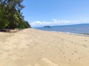 7 COCOTIERS F2 terrasse jardin plage privée avec vue mer