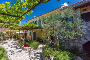 Holiday home in Grizane 43088