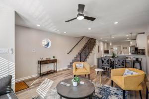 Winter Retreat 3b 3ba Huge backyard Mins from Downtown