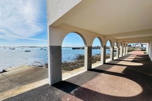 Appartements Feet in the water breathtaking 180 sea view! : photos des chambres