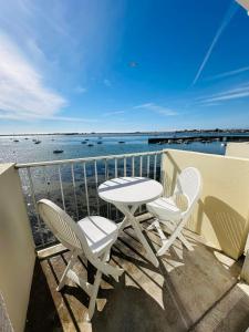 Appartements Feet in the water breathtaking 180 sea view! : photos des chambres