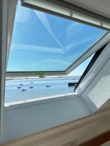 Appartements Feet in the water breathtaking 180 sea view! : photos des chambres