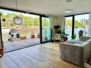 One of the kind Prague Houseboat Experience +BOAT - Budyně nad Ohří