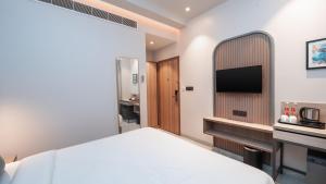 Ajanta Continental-Mumbai Airport