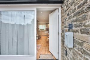 1BR Gem in Great Location With Parking