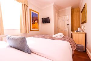 Double Room with Private Bathroom room in Fairway Hotel